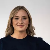 Porträtt av Cornelia Andersson.
